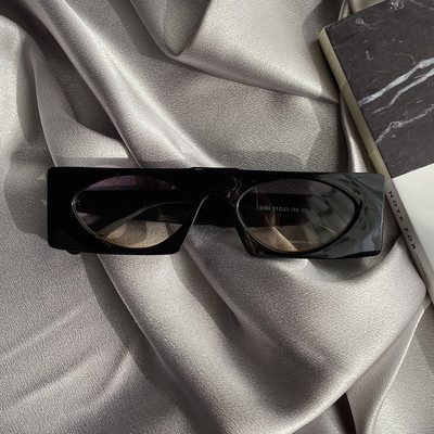 Κομψά γυναικεία γυαλιά ηλίου με στρογγυλούς φακούς