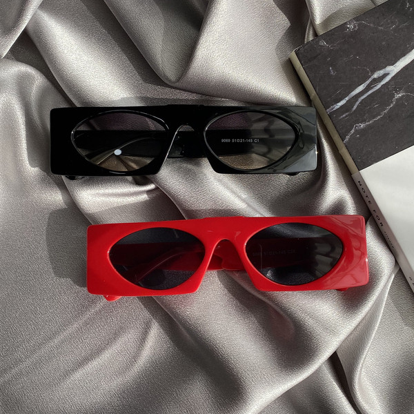 Κομψά γυναικεία γυαλιά ηλίου με στρογγυλούς φακούς