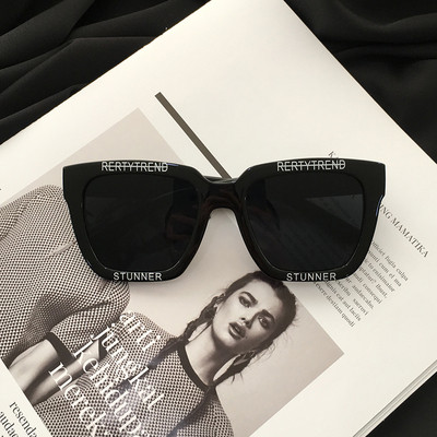 Καθημερινά γυναικεία γυαλιά ηλίου με επιγραφές