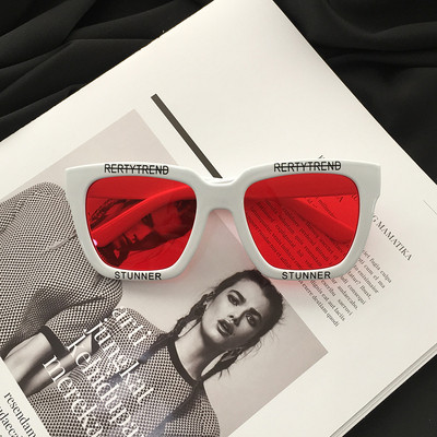 Καθημερινά γυναικεία γυαλιά ηλίου με επιγραφές