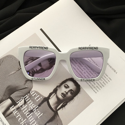 Καθημερινά γυναικεία γυαλιά ηλίου με επιγραφές