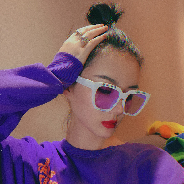 Καθημερινά γυναικεία γυαλιά ηλίου με επιγραφές