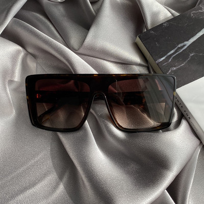 Κομψά γυναικεία τετράγωνα γυαλιά ηλίου