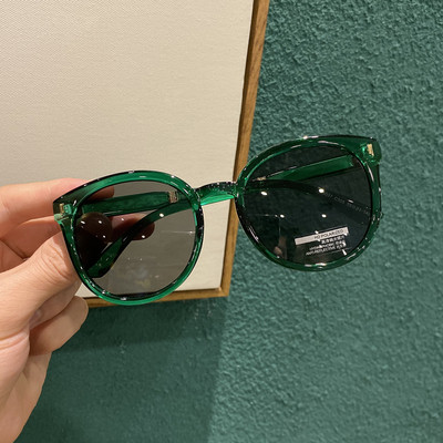 Γυναικεία μοντέρνα ρετρό γυαλιά σε στρογγυλό σχήμα