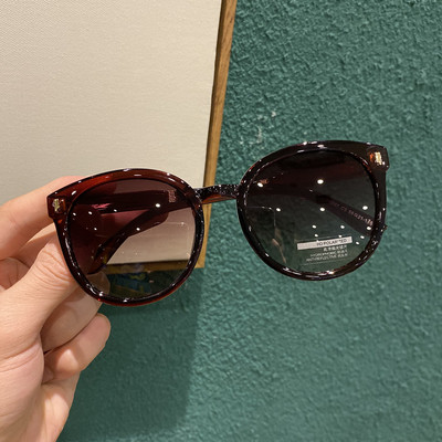 Γυναικεία μοντέρνα ρετρό γυαλιά σε στρογγυλό σχήμα