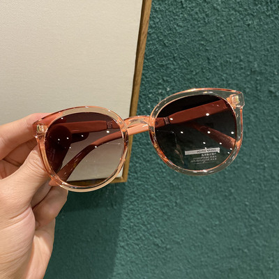 Γυναικεία μοντέρνα ρετρό γυαλιά σε στρογγυλό σχήμα