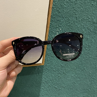 Γυναικεία μοντέρνα ρετρό γυαλιά σε στρογγυλό σχήμα