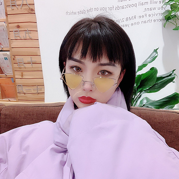 Aktuális női napszemüveg háromszög alakban