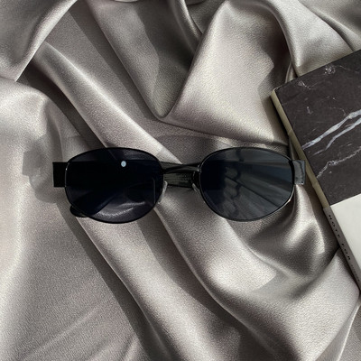 Κομψά γυναικεία γυαλιά με στρογγυλούς φακούς