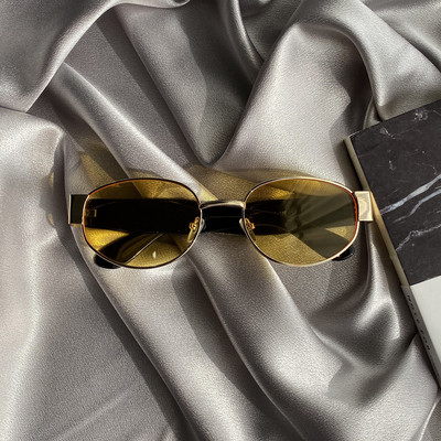 Κομψά γυναικεία γυαλιά με στρογγυλούς φακούς