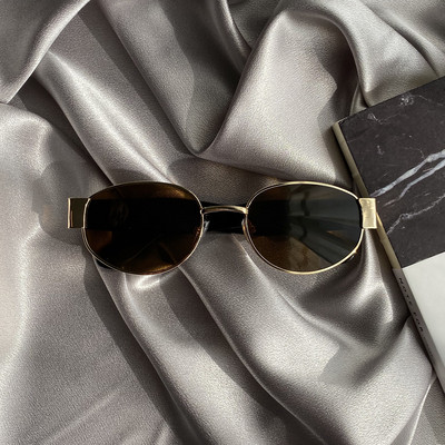 Κομψά γυναικεία γυαλιά με στρογγυλούς φακούς