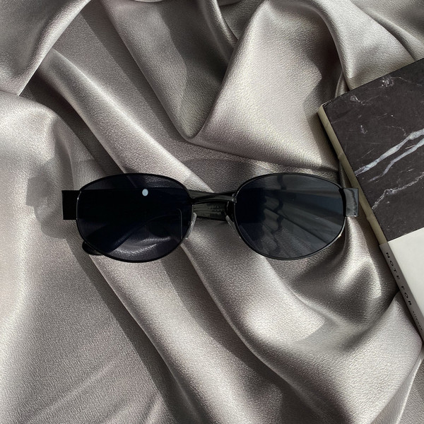 Κομψά γυναικεία γυαλιά με στρογγυλούς φακούς