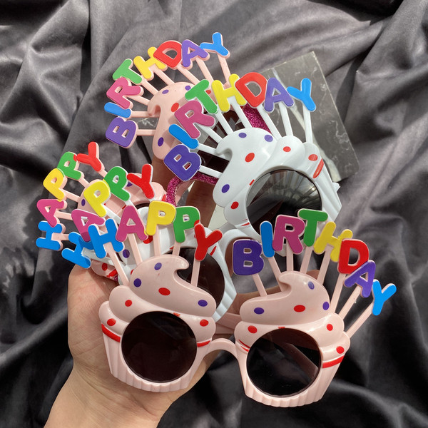 Moodsad 3D elementidega lasteprillid