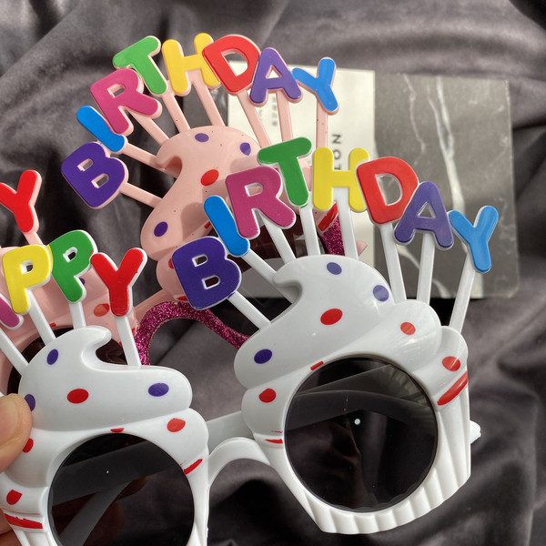 Moodsad 3D elementidega lasteprillid