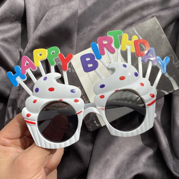 Moodsad 3D elementidega lasteprillid