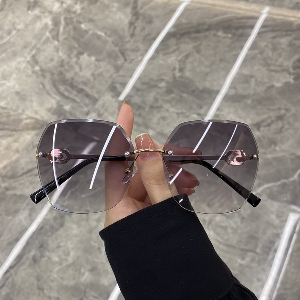 Ochelari rotunzi moderni de dama cu rame subtiri