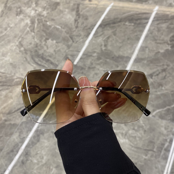 Ochelari rotunzi moderni de dama cu rame subtiri