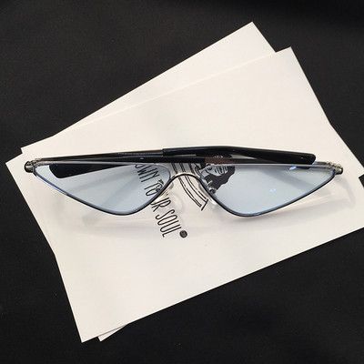 Μοντέρνα γυναικεία γυαλιά ρετρό με λεπτά κουφώματα