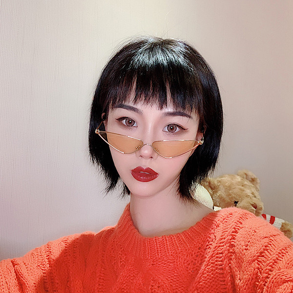 Μοντέρνα γυναικεία γυαλιά ρετρό με λεπτά κουφώματα