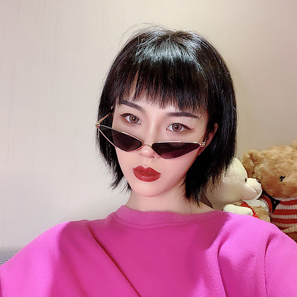 Μοντέρνα γυναικεία γυαλιά ρετρό με λεπτά κουφώματα