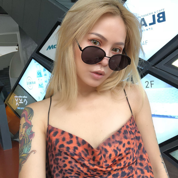 Γυναικεία κομψά στρογγυλά γυαλιά ηλίου