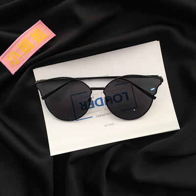 Hétköznapi női napszemüveg vékony kerettel