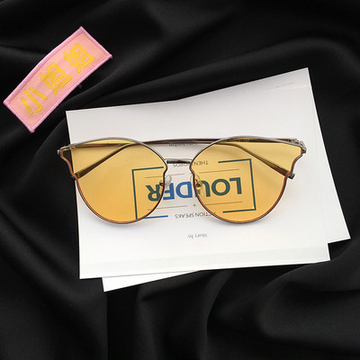 Hétköznapi női napszemüveg vékony kerettel