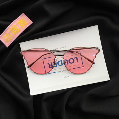 Hétköznapi női napszemüveg vékony kerettel