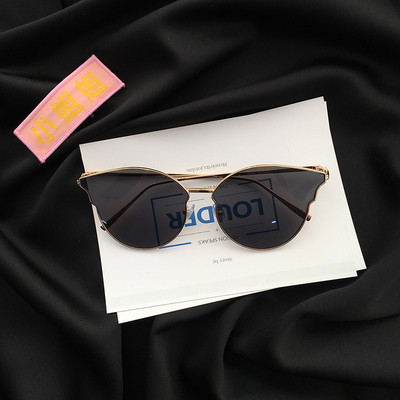 Hétköznapi női napszemüveg vékony kerettel