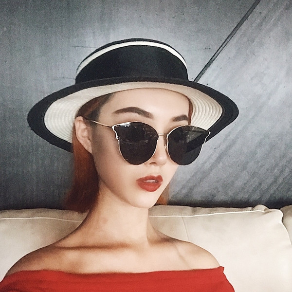 Hétköznapi női napszemüveg vékony kerettel