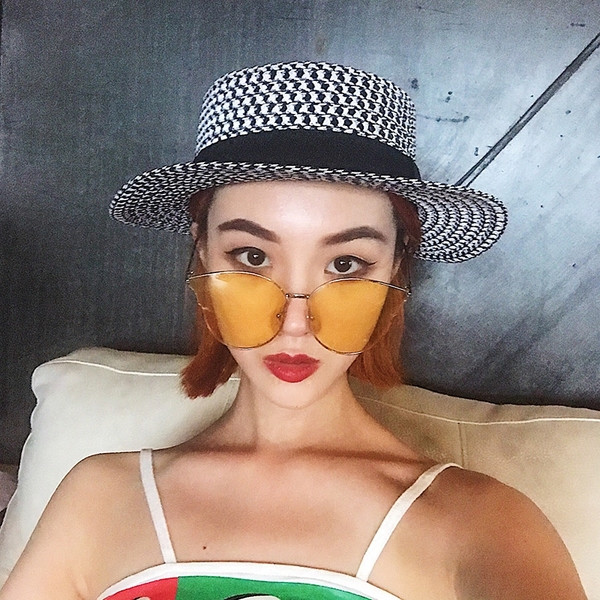 Hétköznapi női napszemüveg vékony kerettel