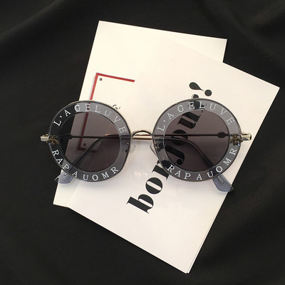 Γυναικεία στρογγυλά γυαλιά ηλίου με επιγραφές