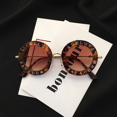 Γυναικεία στρογγυλά γυαλιά ηλίου με επιγραφές