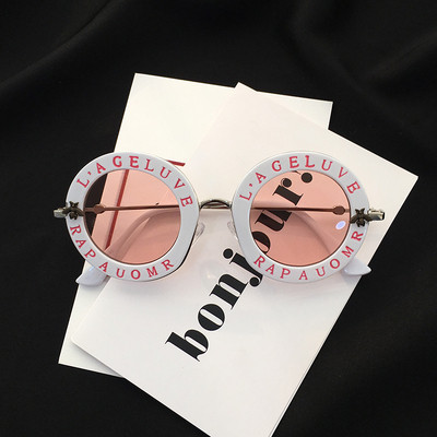 Γυναικεία στρογγυλά γυαλιά ηλίου με επιγραφές