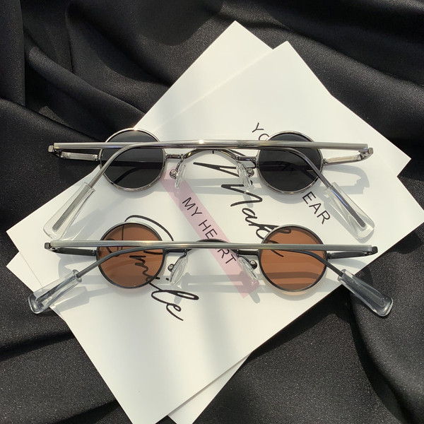 Γυναικεία γυαλιά  με λεπτά κουφώματα με στρογγυλούς φακούς