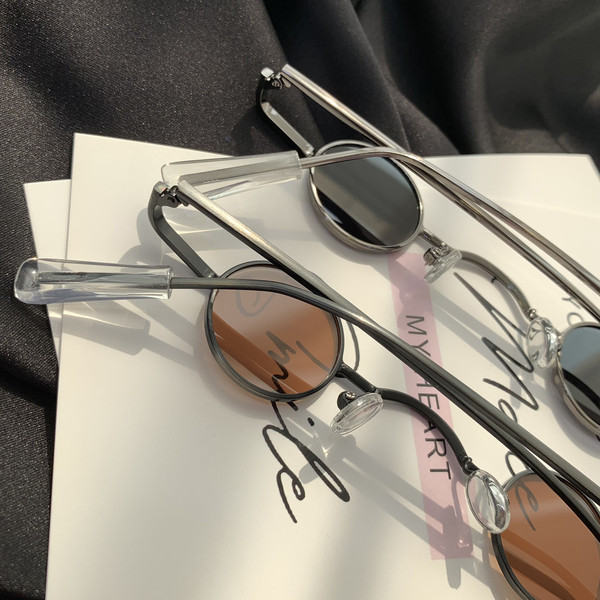 Γυναικεία γυαλιά  με λεπτά κουφώματα με στρογγυλούς φακούς