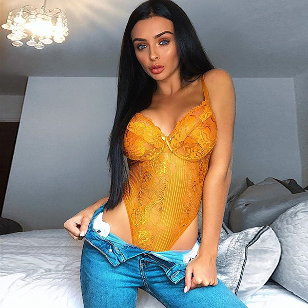 Női csipke body vékony pántokkal