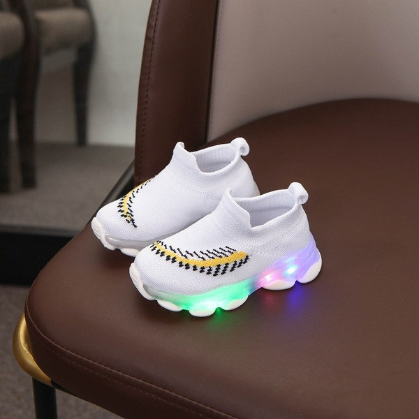 Világító gyerekcipő hímzéssel fiúknak és lányoknak