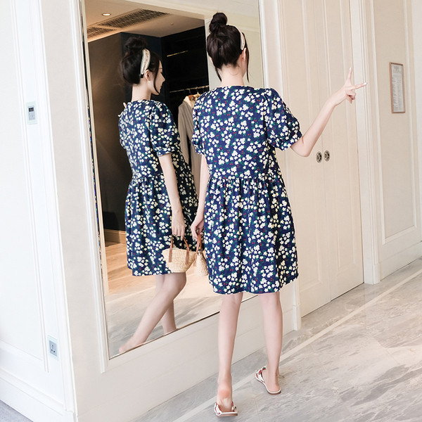 Lezser rövid ruha terhes nőknek spitz nyakkivágással, rövid ujjú és virágmintás