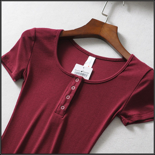 Modern női body rövid ujjal és gombokkal