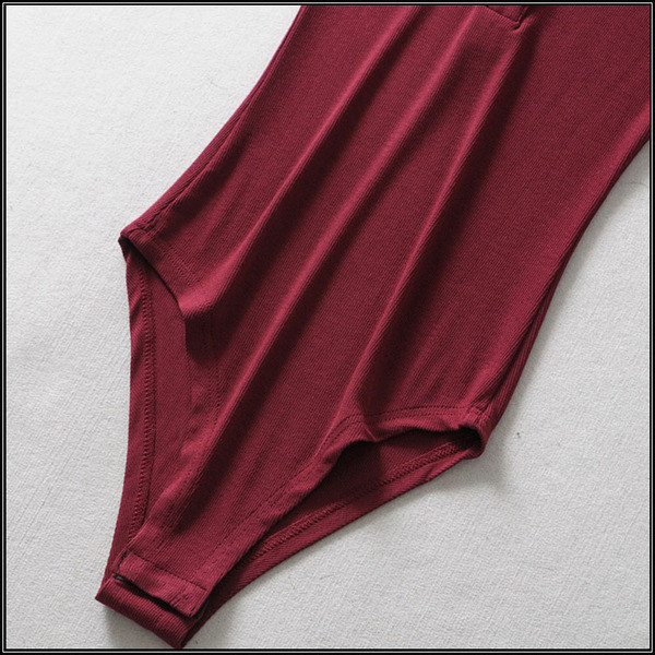 Modern női body rövid ujjal és gombokkal