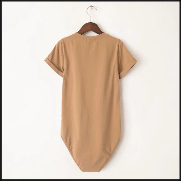 Γυναικείο καθημερινό κορμάκι με κοντά μανίκια και στρογγυλή λαιμόκοψη