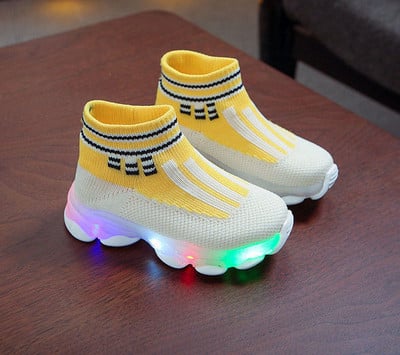 Παιδικά φωτεινά αθλητικά παπούτσια για αγόρια