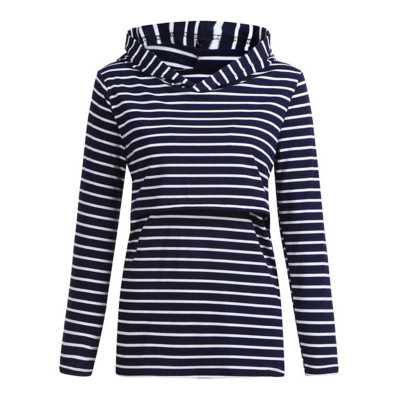 Csíkos pulóver terhes nőknek hosszú ujjal és kapucnival