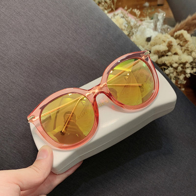 Naiste vabaajaprillid ümarate klaasidega