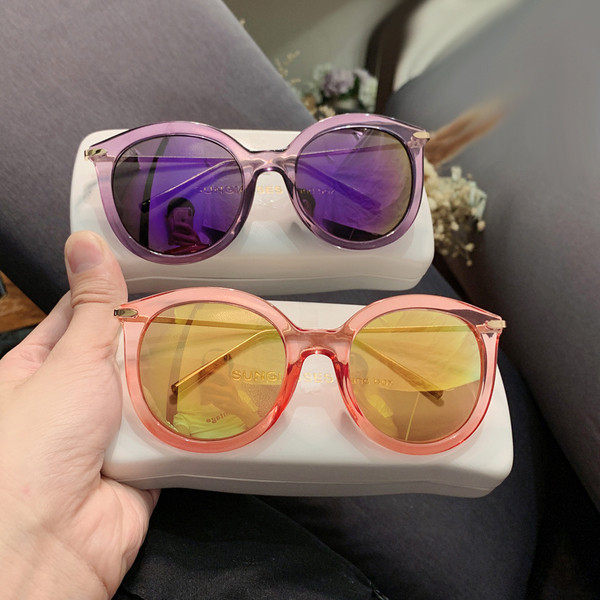 Naiste vabaajaprillid ümarate klaasidega