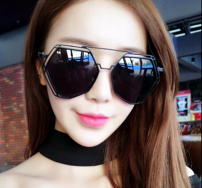 Γυναικεία κομψά γυαλιά ηλίου με λεπτό σκελετό