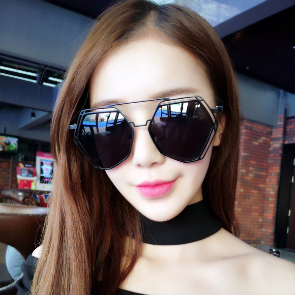 Γυναικεία κομψά γυαλιά ηλίου με λεπτό σκελετό