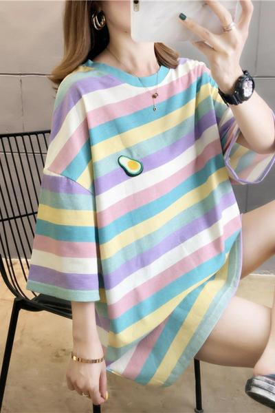 Dryžuoti marškinėliai nėščiosioms su siuvinėjimu