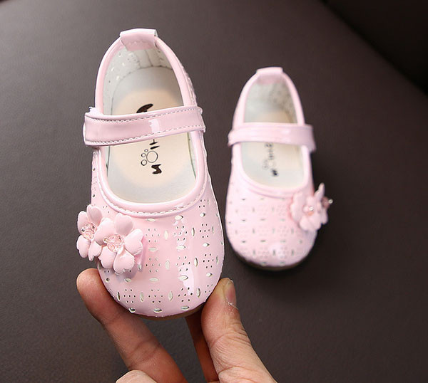 Bērnu ādas apavi ar 3D ziediem meitenēm